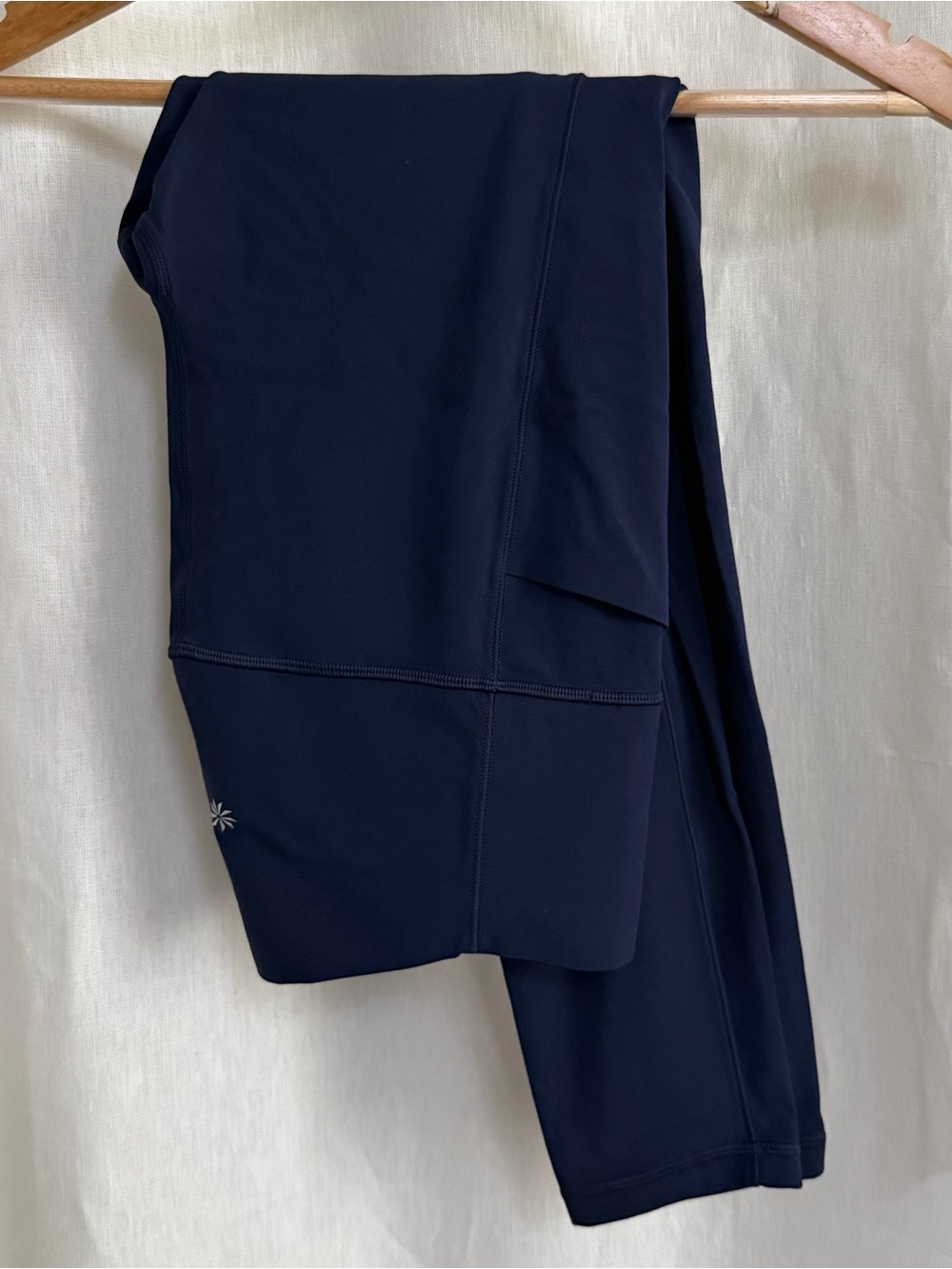NWOT Athleta Salutation Stash Leggings M Navy Blue High Rise Pockets Powervita